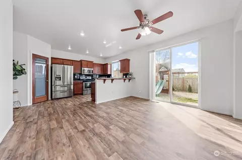 Kitchen - 20014 45th Ln E, Spanaway, WA 98387 photo 1 of 5