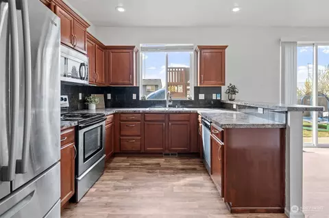 Kitchen - 20014 45th Ln E, Spanaway, WA 98387 photo 3 of 5