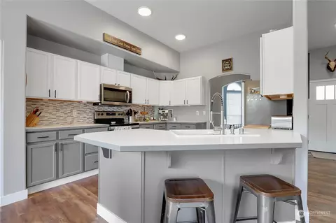 Kitchen - 606 Callendar St NW, Orting, WA 98360 photo 1 of 4