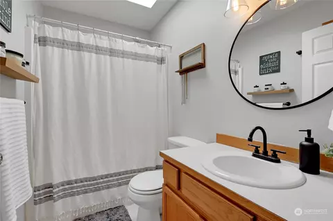 Bath - 606 Callendar St NW, Orting, WA 98360 photo 4 of 4