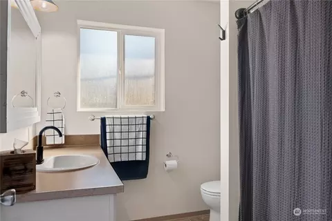 Bath - 3128 Hemlock St, Longview, WA 98632 photo 1 of 1