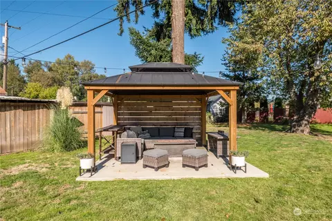Exterior - 3128 Hemlock St, Longview, WA 98632 photo 2 of 7