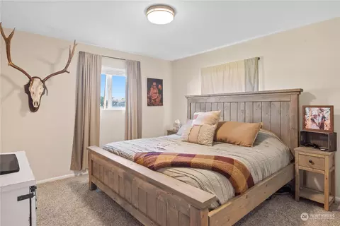 Bedroom - 3128 Hemlock St, Longview, WA 98632 photo 1 of 6