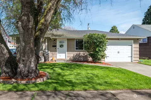 Exterior - 3128 Hemlock St, Longview, WA 98632 photo 6 of 7
