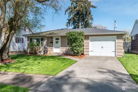 Exterior - 3128 Hemlock St, Longview, WA 98632 photo 1 of 7
