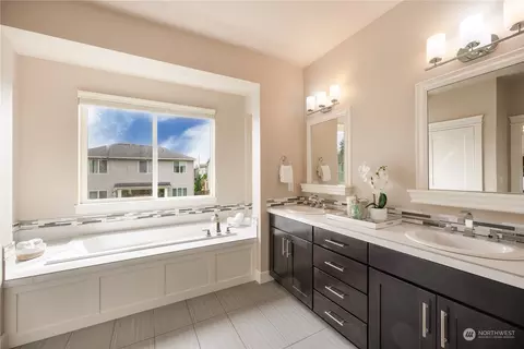 Bath - 824 231st St SE, Bothell, WA 98021 photo 2 of 6