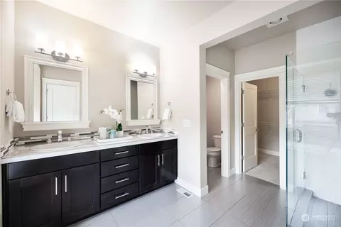 Bath - 824 231st St SE, Bothell, WA 98021 photo 5 of 6