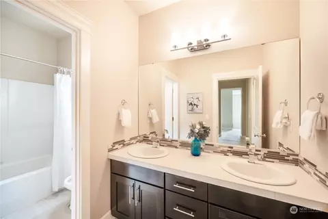 Bath - 824 231st St SE, Bothell, WA 98021 photo 6 of 6