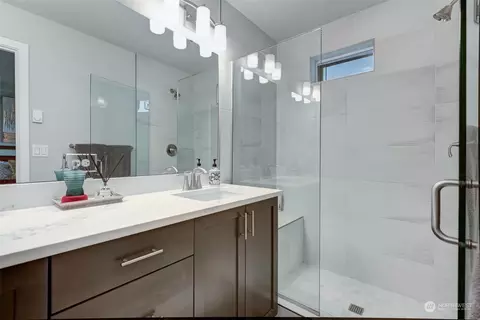 Bath - 524 SE Pl Se 238th #D, Bothell, WA 98021 photo 2 of 4