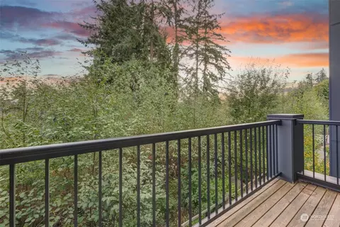 Exterior - 524 SE Pl Se 238th #D, Bothell, WA 98021 photo 4 of 5