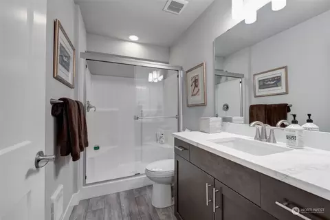 Bath - 524 SE Pl Se 238th #D, Bothell, WA 98021 photo 4 of 4