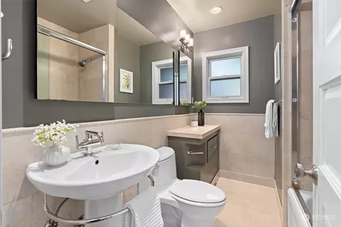 Bath - 2801 29th Ave W, Seattle, WA 98199 photo 1 of 1