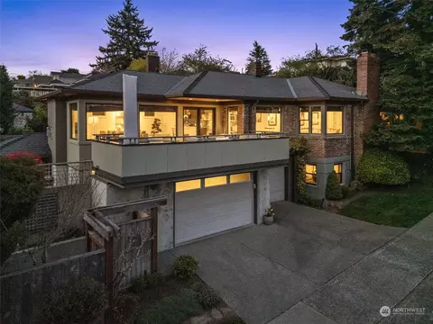 Exterior - 2801 29th Ave W, Seattle, WA 98199 photo 16 of 17