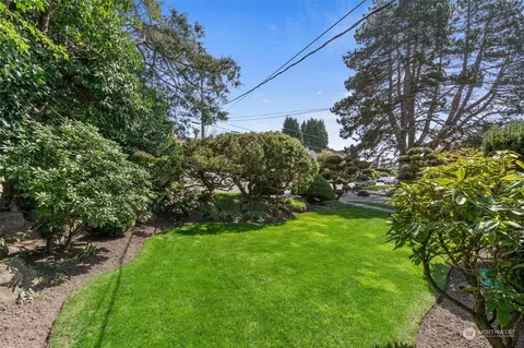 Exterior - 2801 29th Ave W, Seattle, WA 98199 photo 17 of 17