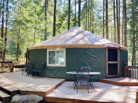 271 N Dow Mountain Dr, Hoodsport, WA 98548