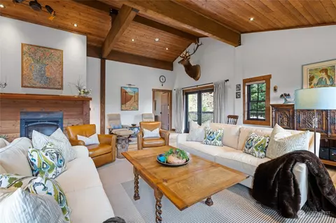 1270 Fruit Valley Ln, White Salmon, WA 98672