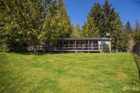 160 E Huckleberry Dr, Grapeview, WA 98546