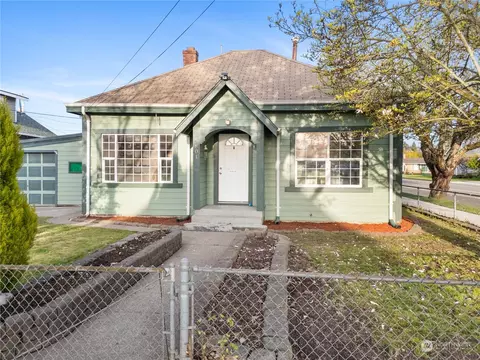 Exterior - 801 Cherry Ave, Sumner, WA 98390 photo 2 of 4
