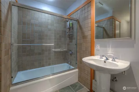 Bath - 306 Saddle Ln, Eastsound, WA 98245 photo 3 of 3