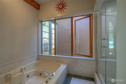 Bath - 306 Saddle Ln, Eastsound, WA 98245 photo 2 of 3