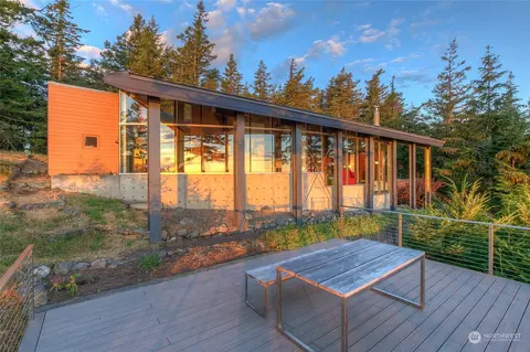 306 Saddle Ln, Eastsound, WA 98245