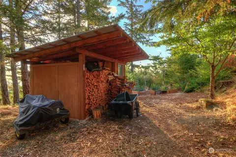 Exterior - 306 Saddle Ln, Eastsound, WA 98245 photo 5 of 6