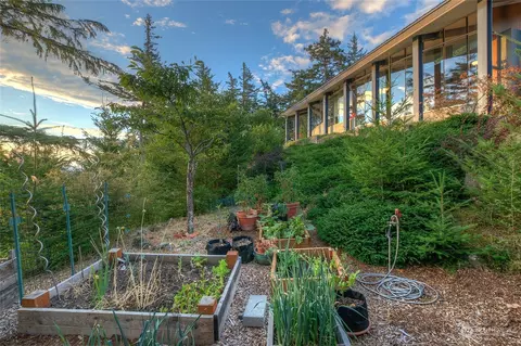 Exterior - 306 Saddle Ln, Eastsound, WA 98245 photo 4 of 6
