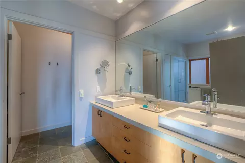 Bath - 306 Saddle Ln, Eastsound, WA 98245 photo 1 of 3