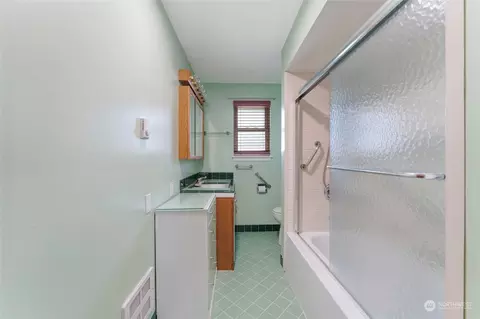 Bath - 604 E Beech St, Everett, WA 98203 photo 1 of 1