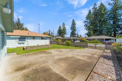 Exterior - 604 E Beech St, Everett, WA 98203 photo 5 of 8