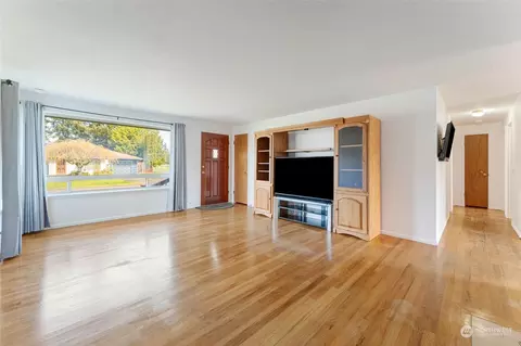 Living - 604 E Beech St, Everett, WA 98203 photo 1 of 2