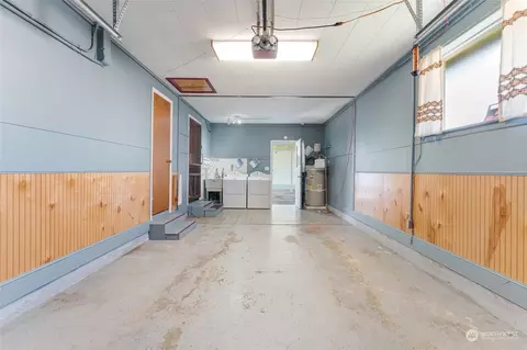 Entry Way - 604 E Beech St, Everett, WA 98203 photo 1 of 1