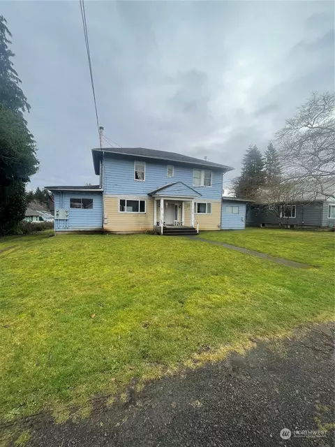 723 Barnhart St, Raymond, WA 98577