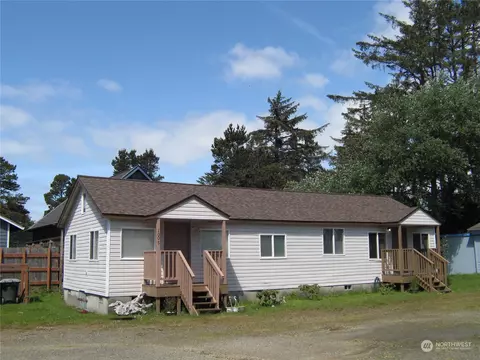 1009 43rd Pl, Seaview, WA 98644