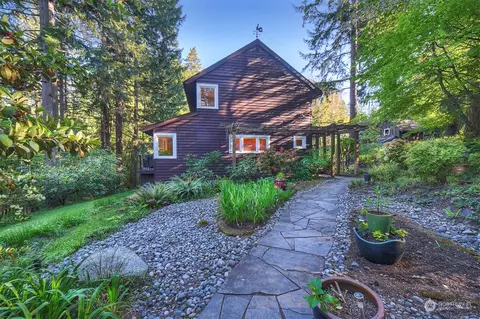 6998 Island Center Rd NE, Bainbridge Island, WA 98110