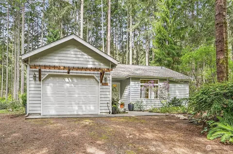 10002 Edgewood Dr, Anderson Island, WA 98303