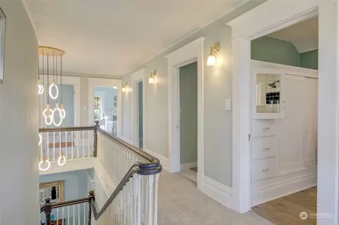 Entry Way - 108 E 8th St, Aberdeen, WA 98520 photo 4 of 5