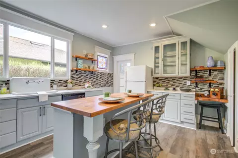 Kitchen - 108 E 8th St, Aberdeen, WA 98520 photo 1 of 3