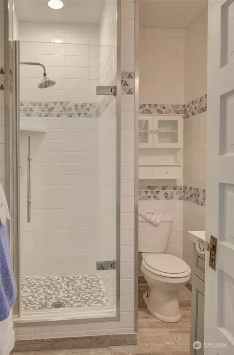 Bath - 108 E 8th St, Aberdeen, WA 98520 photo 1 of 4