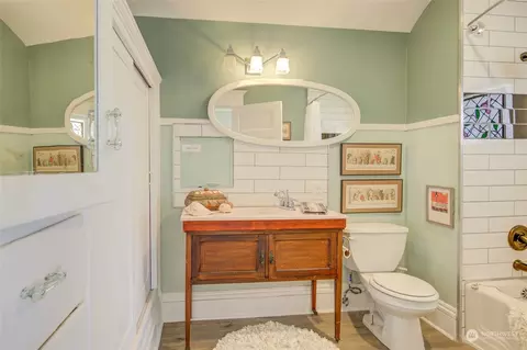 Bath - 108 E 8th St, Aberdeen, WA 98520 photo 3 of 4