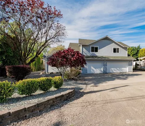 1584 D St, Blaine, WA 98230