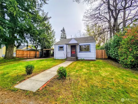 1102 W Cherry St, Centralia, WA 98531
