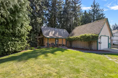 7843 Blakely Ave, Clinton, WA 98236