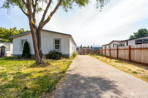 1912 Honeysuckle Ln, Centralia, WA 98531
