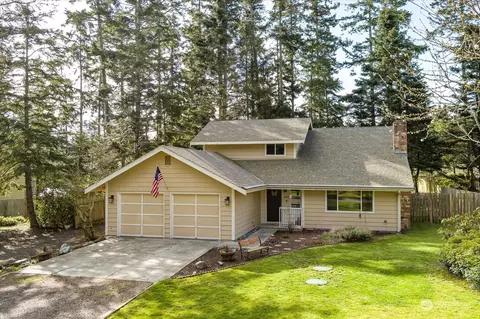 2081 Pine Wood Way, Oak Harbor, WA 98277