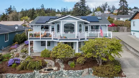 5210 Heather Dr, Anacortes, WA 98221