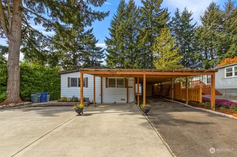 19501 NE Hollyhills Dr, Bothell, WA 98011