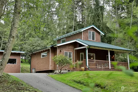 1054 Honeymoon Lake Dr, Greenbank, WA 98253