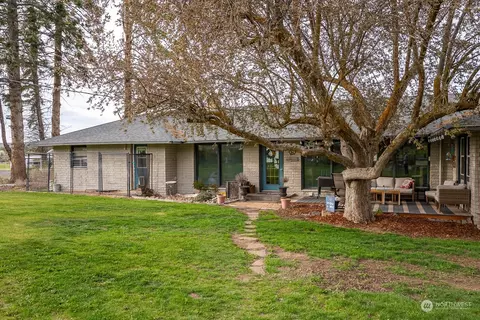 5001 NW Sagebrush Flats Rd, Ephrata, WA 98823