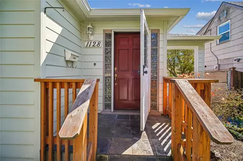 Exterior - 1128 20th Ave, Longview, WA 98632 photo 3 of 5